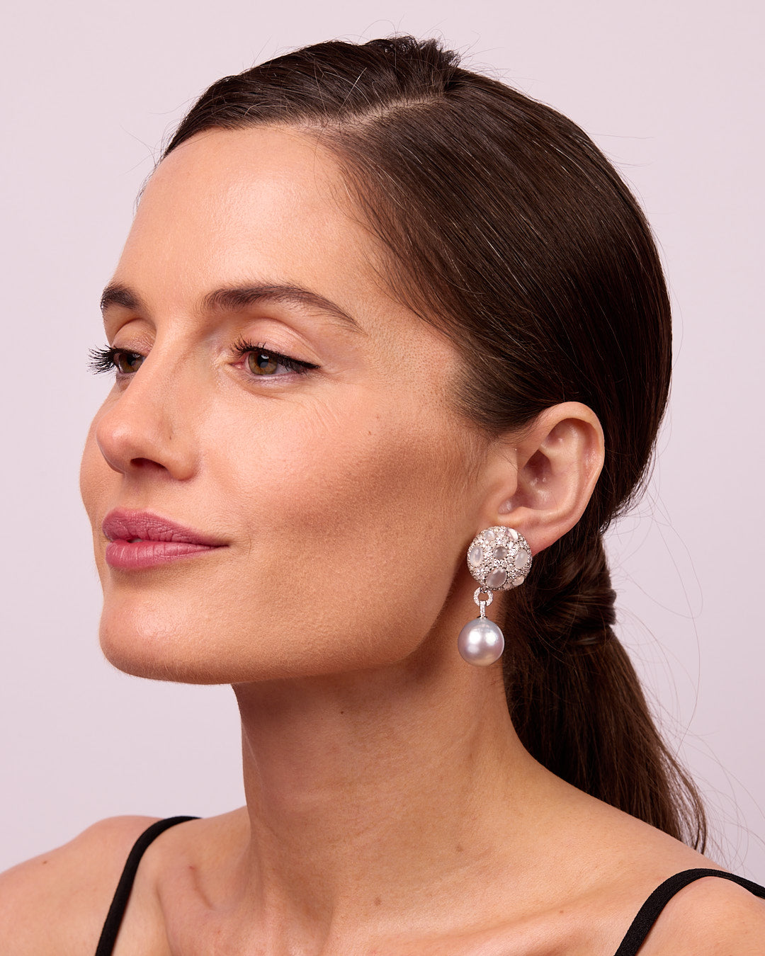 White Cookie with Pearl Drop Earrings